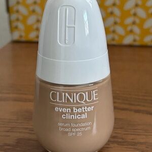 Clinique Even Better Clinical Foundation — Beige/Tan